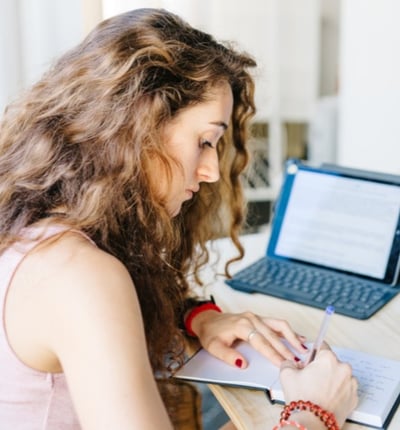 girl-using-ai-writing-journal